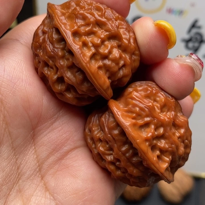 文玩核桃把件金牛