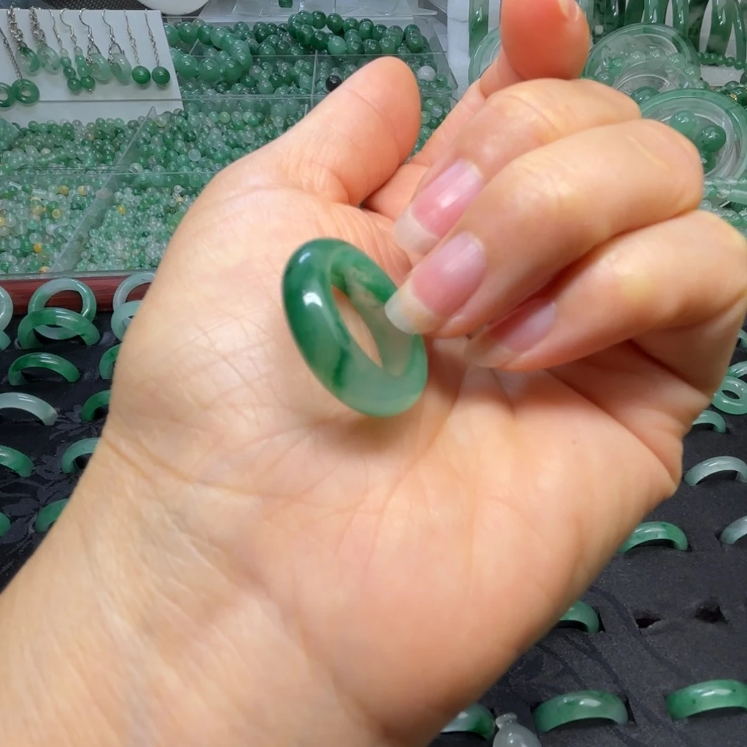 石英质玉（非洲翠）未镶嵌戒指  珠子  手镯满绿戒指