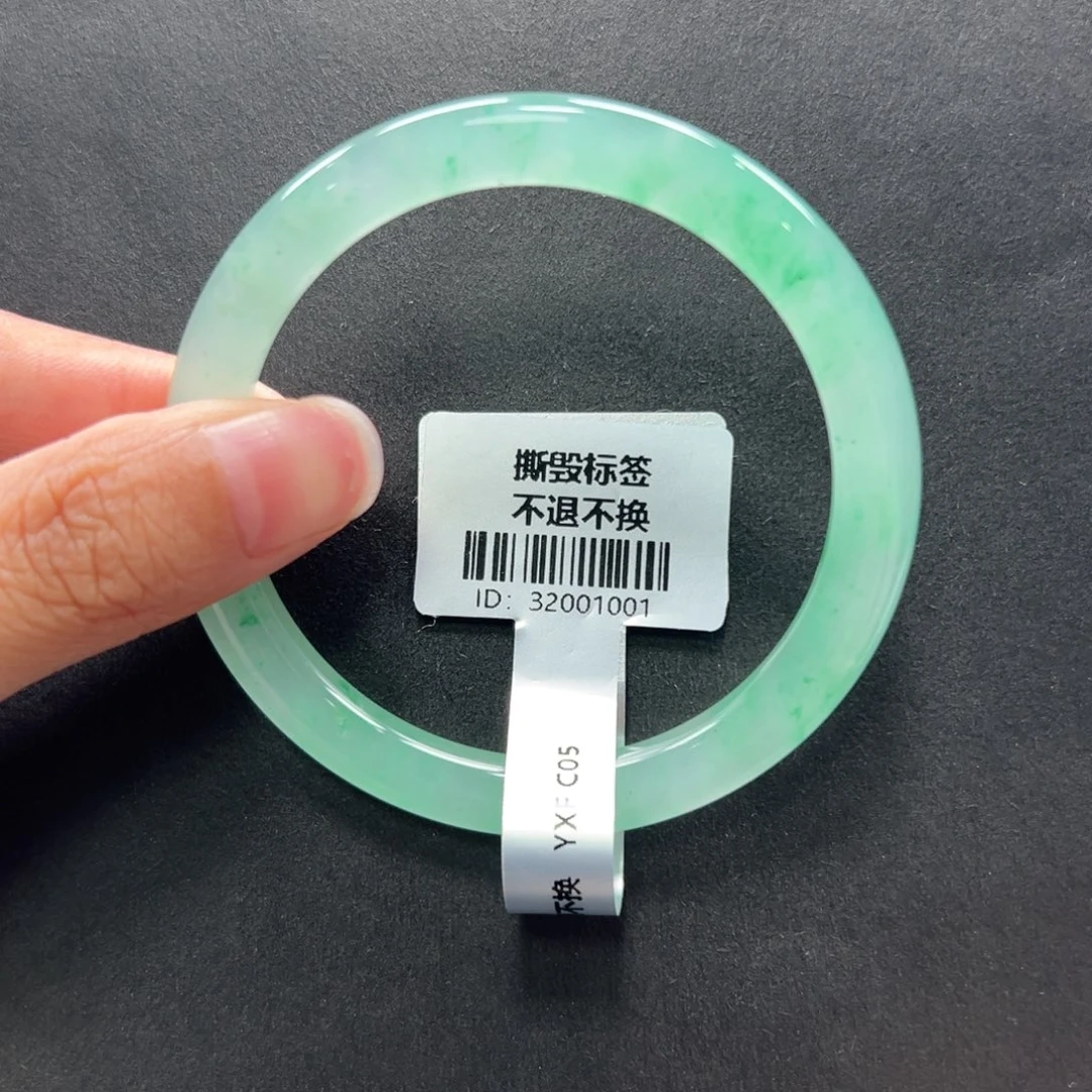 柯***柯石英质玉未镶嵌手镯秋秋 52.8