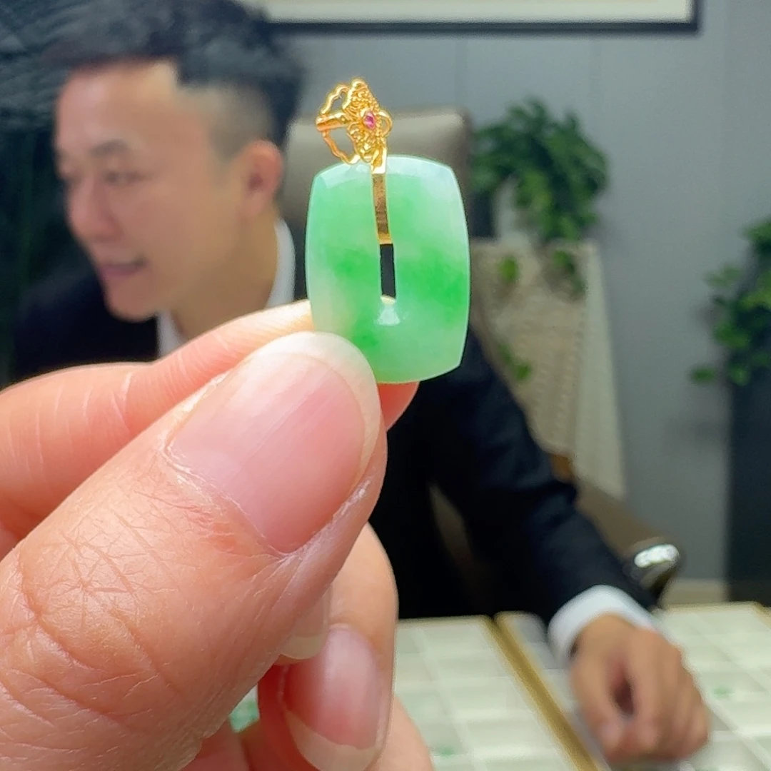 翡翠18K金镶嵌吊坠(不含链)多样性发货其一