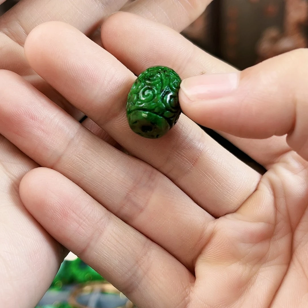 翡翠颈饰未镶嵌吊坠多样性