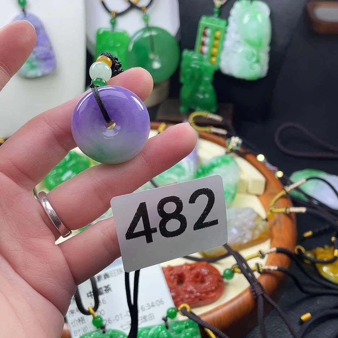 翡翠未镶嵌吊坠(赠链)