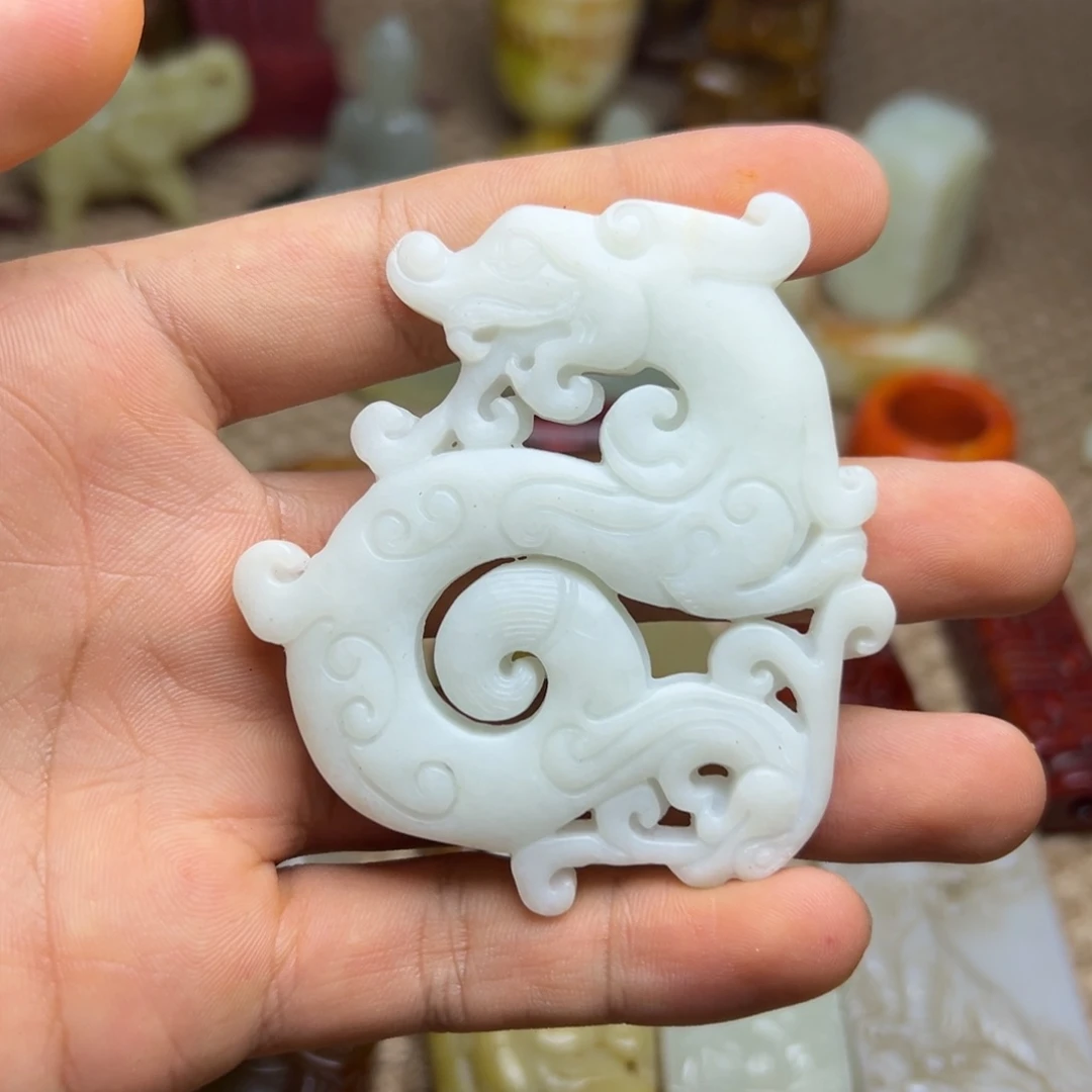 未镶嵌蛇纹石玉颈饰