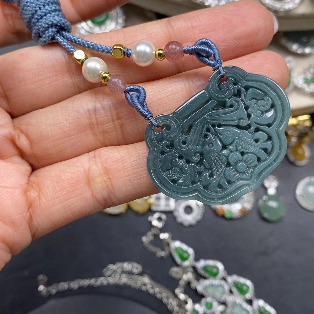 翡翠颈饰未镶嵌翡翠