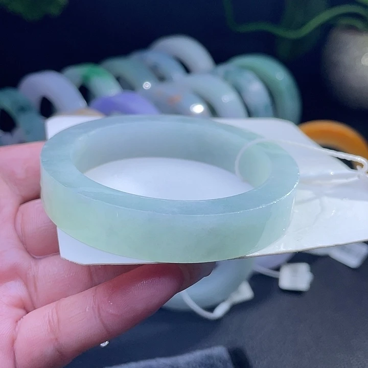 定制翡翠未镶嵌翡翠手镯