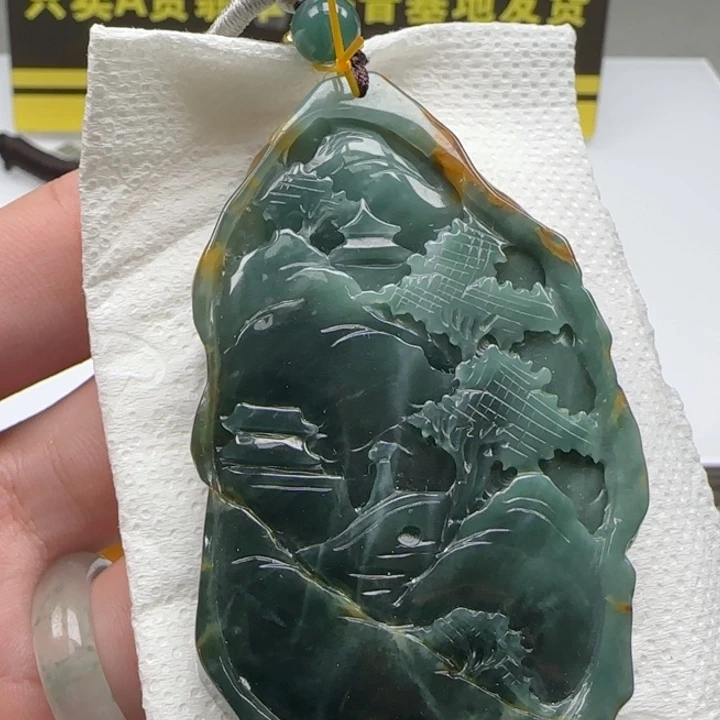 翡翠颈饰未镶嵌山水牌