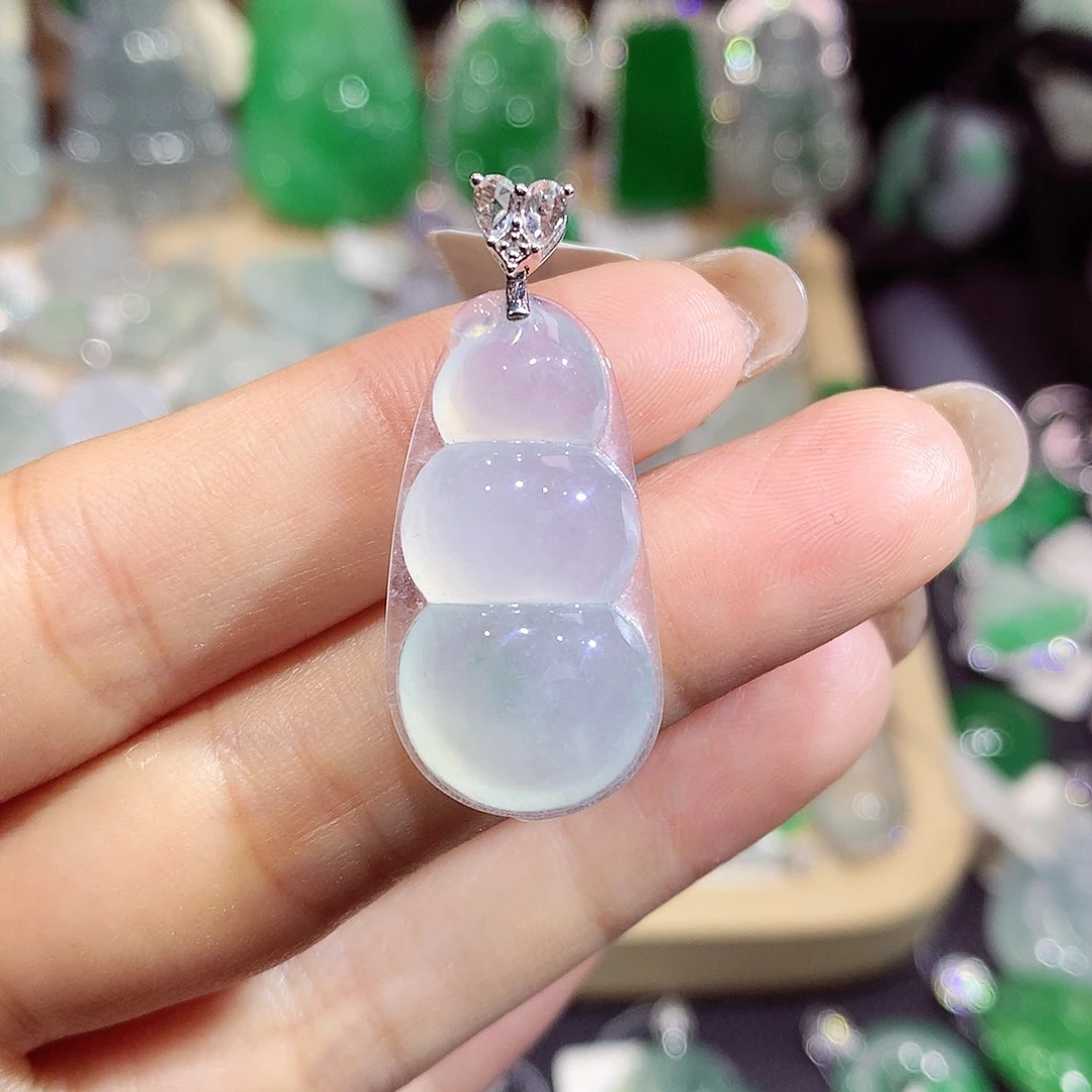 翡翠18K金镶嵌颈饰豆