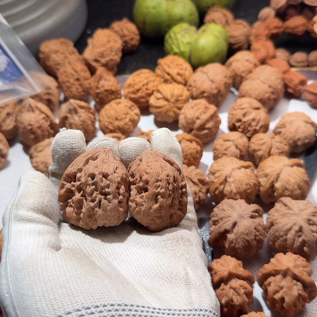 老***帽把件文玩核桃凹的