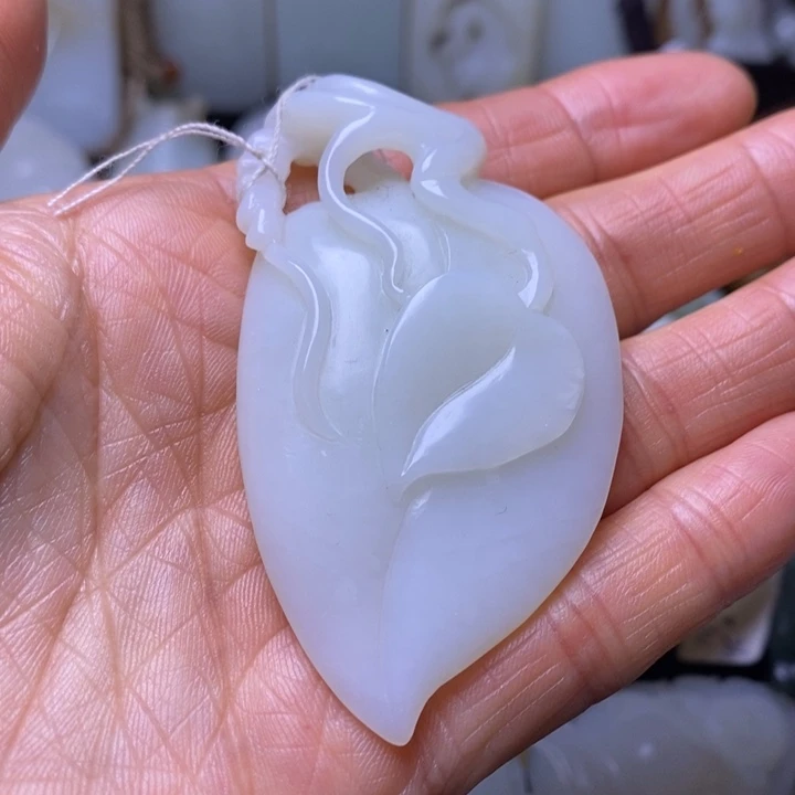 和田玉未镶嵌把件