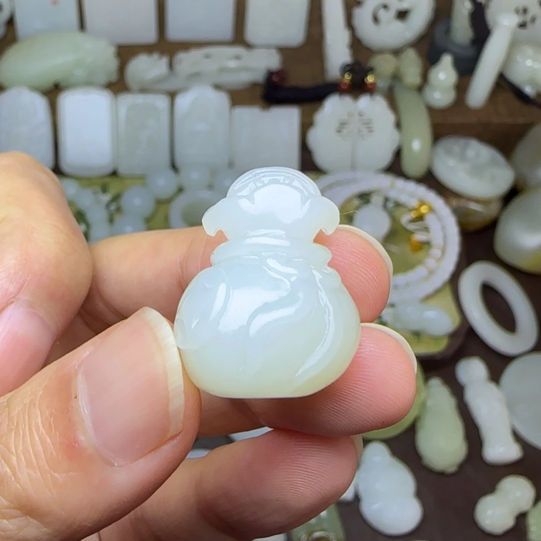 和田玉未镶嵌挂件钱袋子