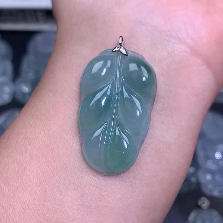 翡翠18K金镶嵌颈饰缅甸翡翠A货