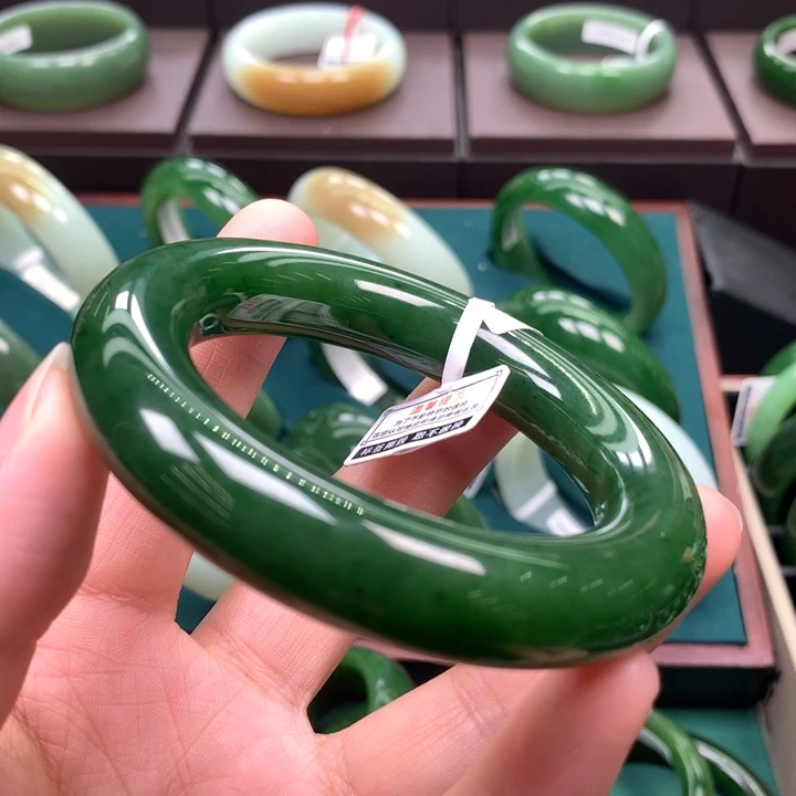 未镶嵌手镯和田玉（碧玉）