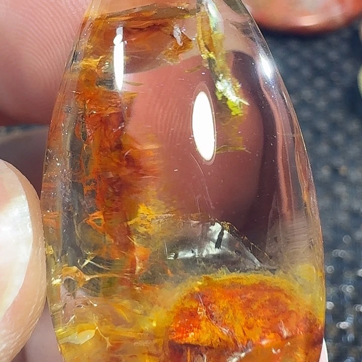 健***丽未镶嵌颈饰水晶好