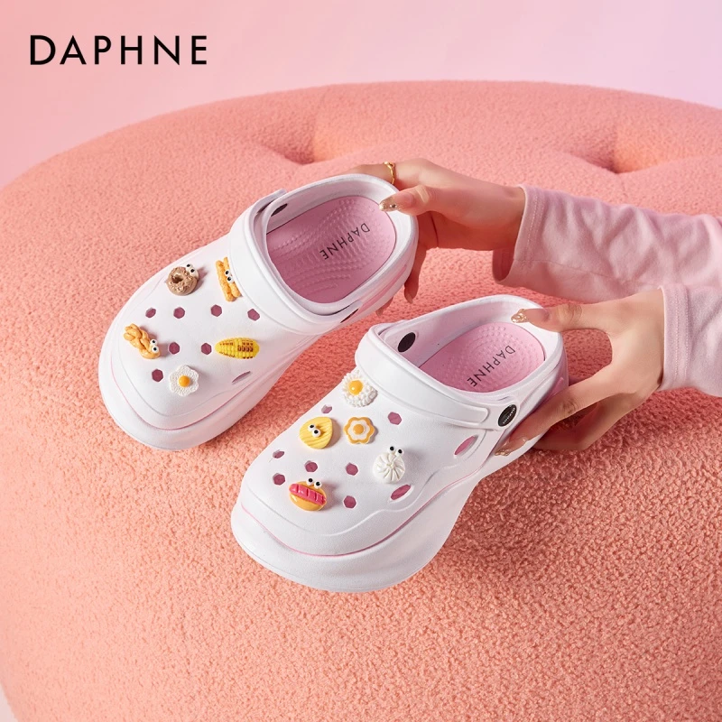 达芙妮洞洞鞋2025新款春夏季踩屎感软底防滑增高时尚软底沙滩凉拖