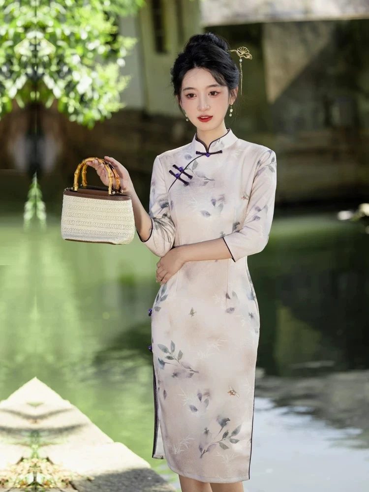 1034 年轻款素雅民国风《初见西桥》旗袍