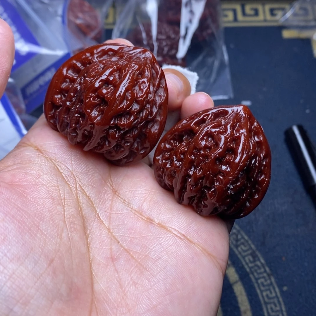 文玩核桃吊坠红宝石40