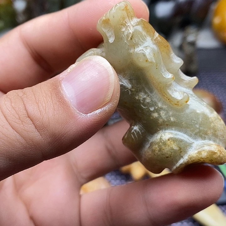 未镶嵌蛇纹石玉颈饰