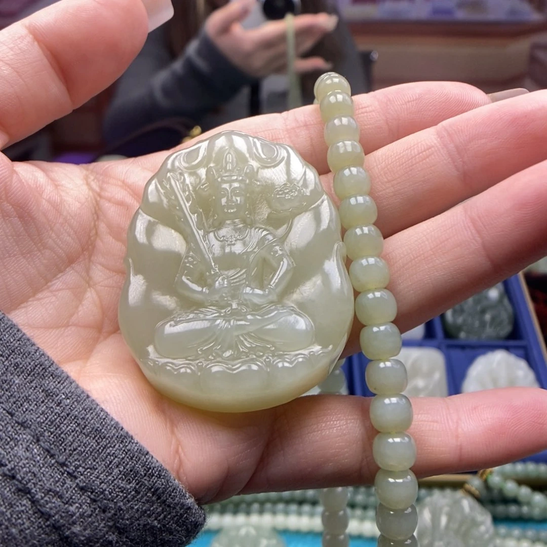 和田玉玉佛颈饰未镶嵌小**咪