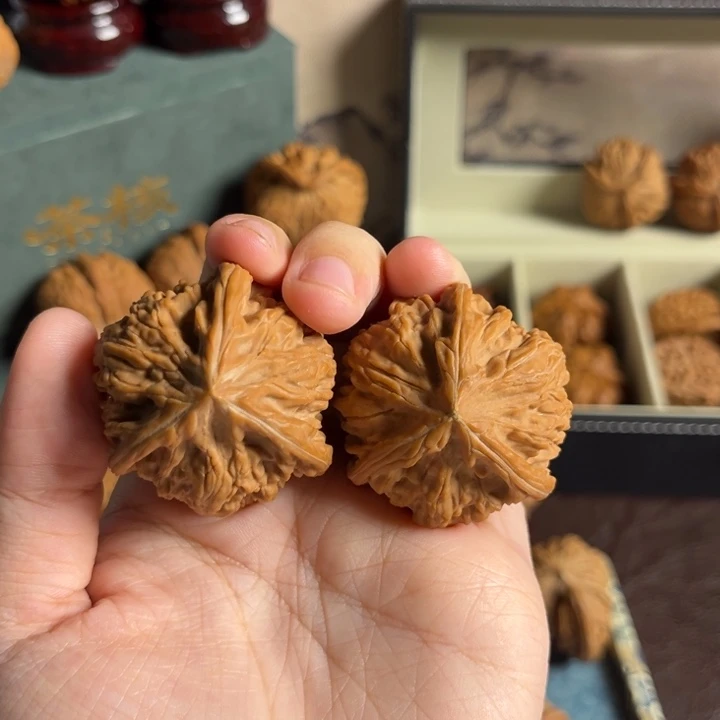 文玩核桃吊坠玉龙三棱40