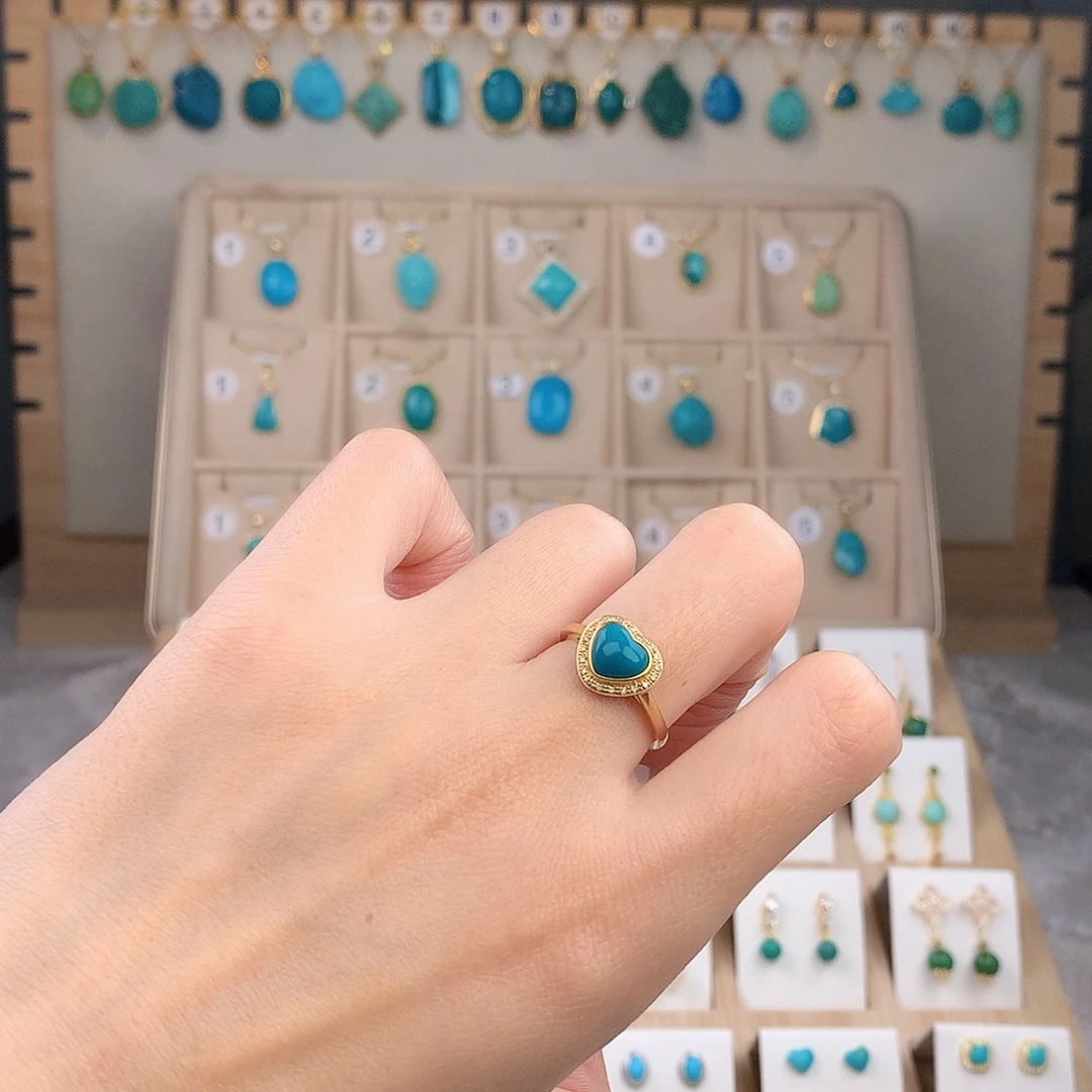 绿松石18K金镶嵌戒指