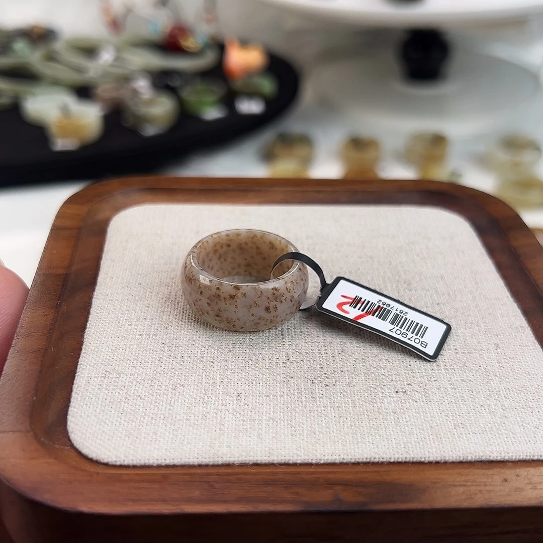 和田玉未镶嵌戒指w80桂花轮胎18.9不退换