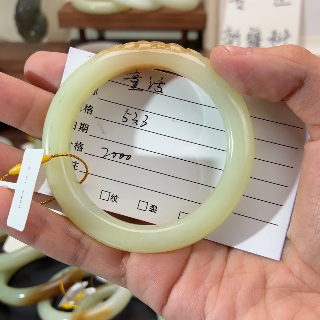 童***美和田玉（糖玉）未镶嵌手镯