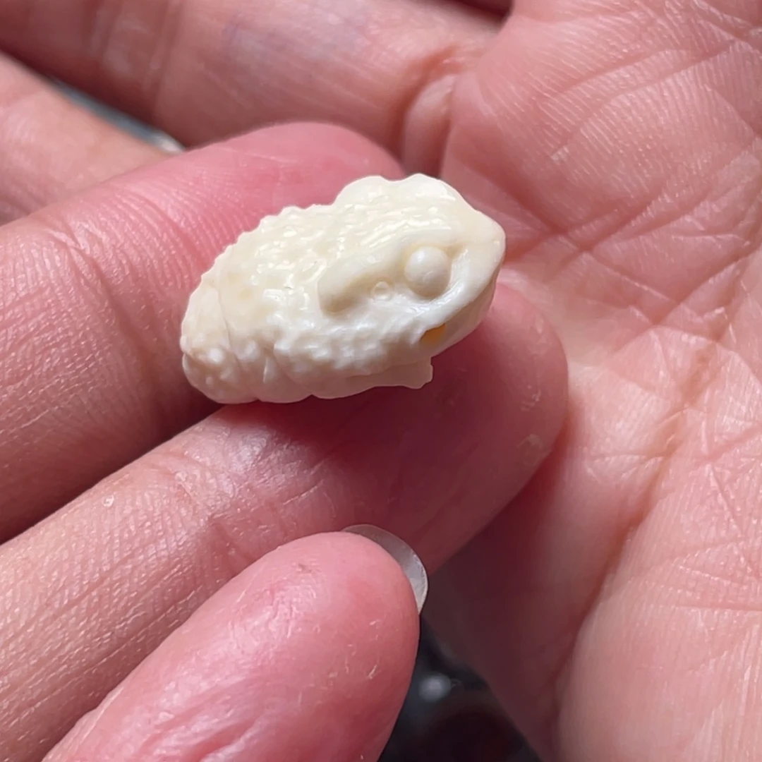 逍*金蟾一个三足手工雕刻