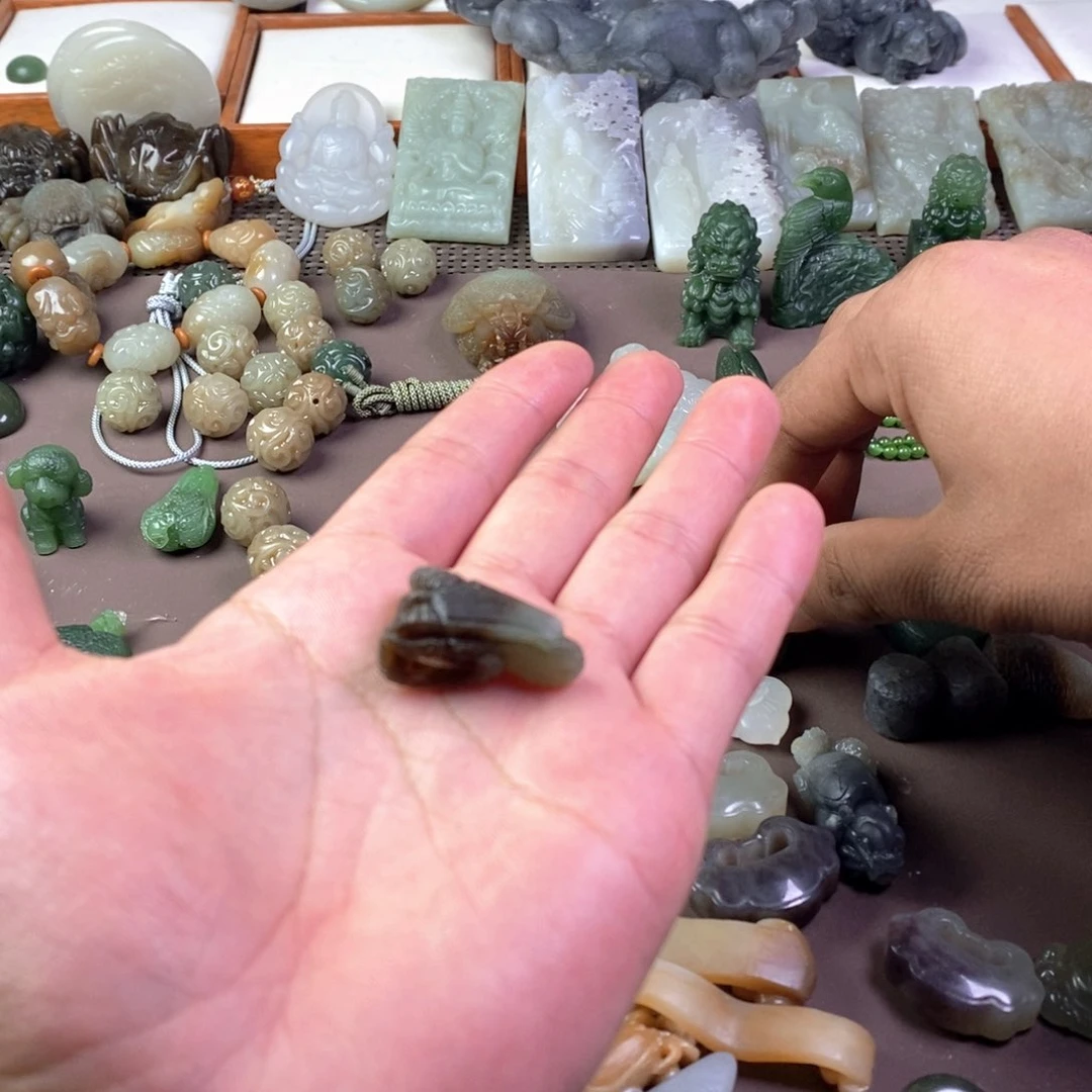 和田玉颈饰未镶嵌马**燕