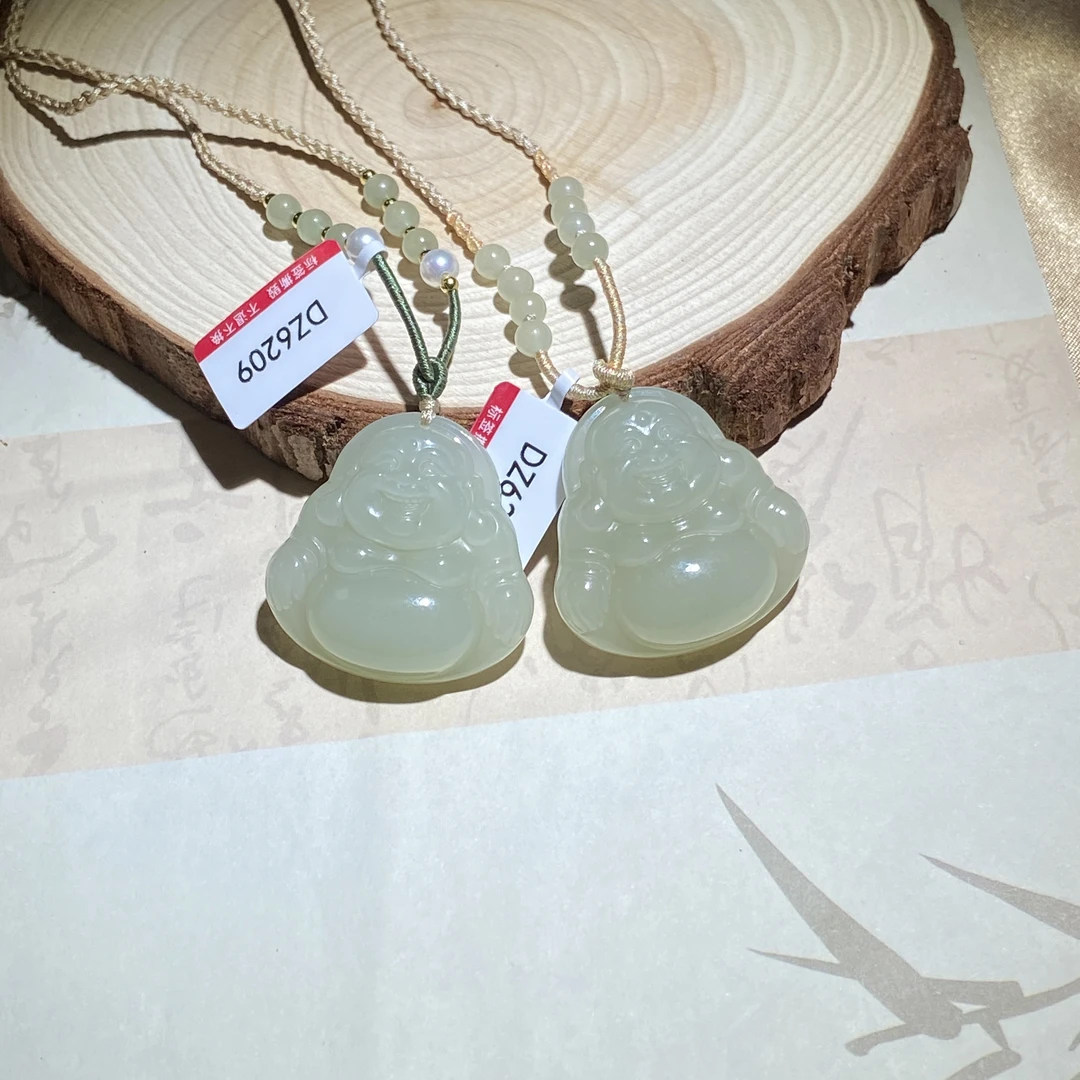 【渠小姐精选】DZ6209和田玉佛公吊坠约35*34.8*10.5mm（多样性发一）