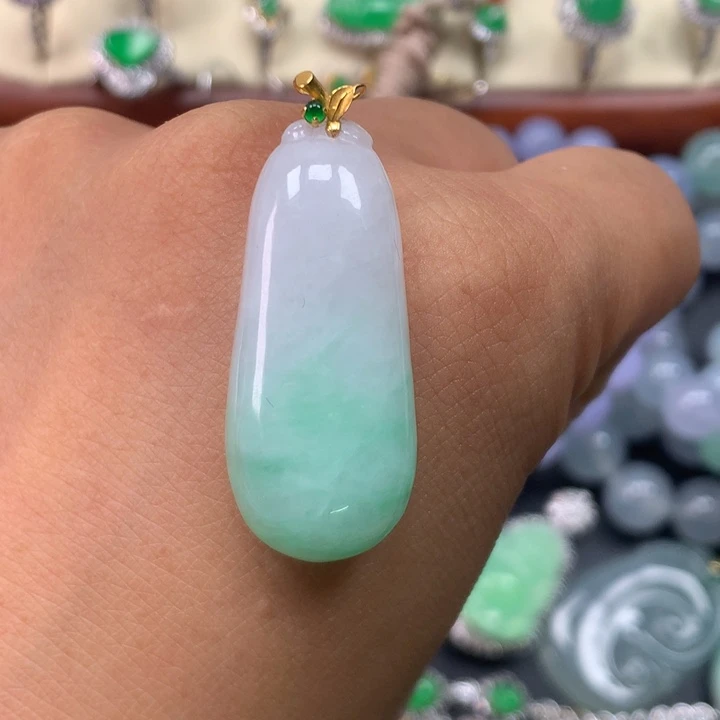 翡翠18K金镶嵌颈饰福瓜