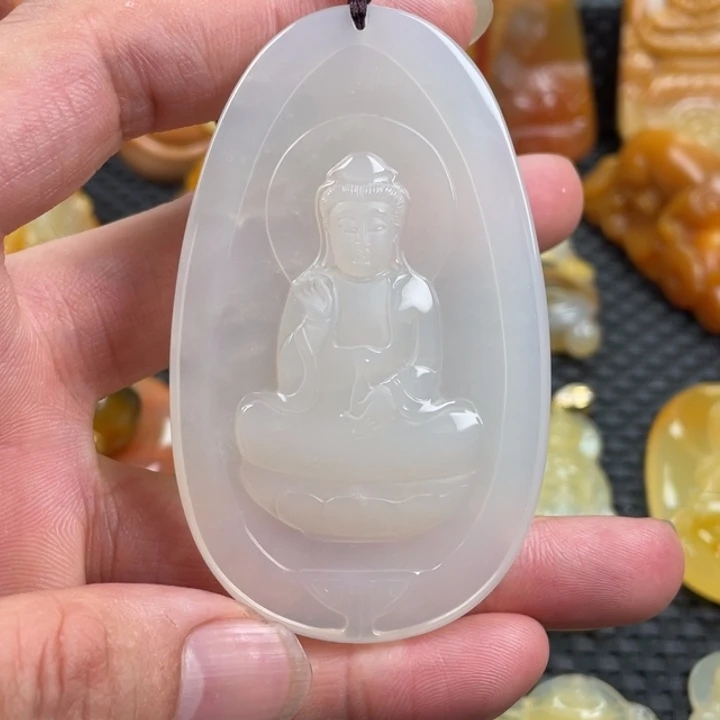 石英质玉（黄龙玉）未镶嵌颈饰