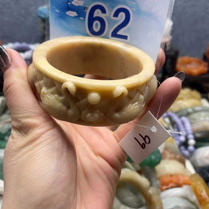 石英岩玉未镶嵌手镯