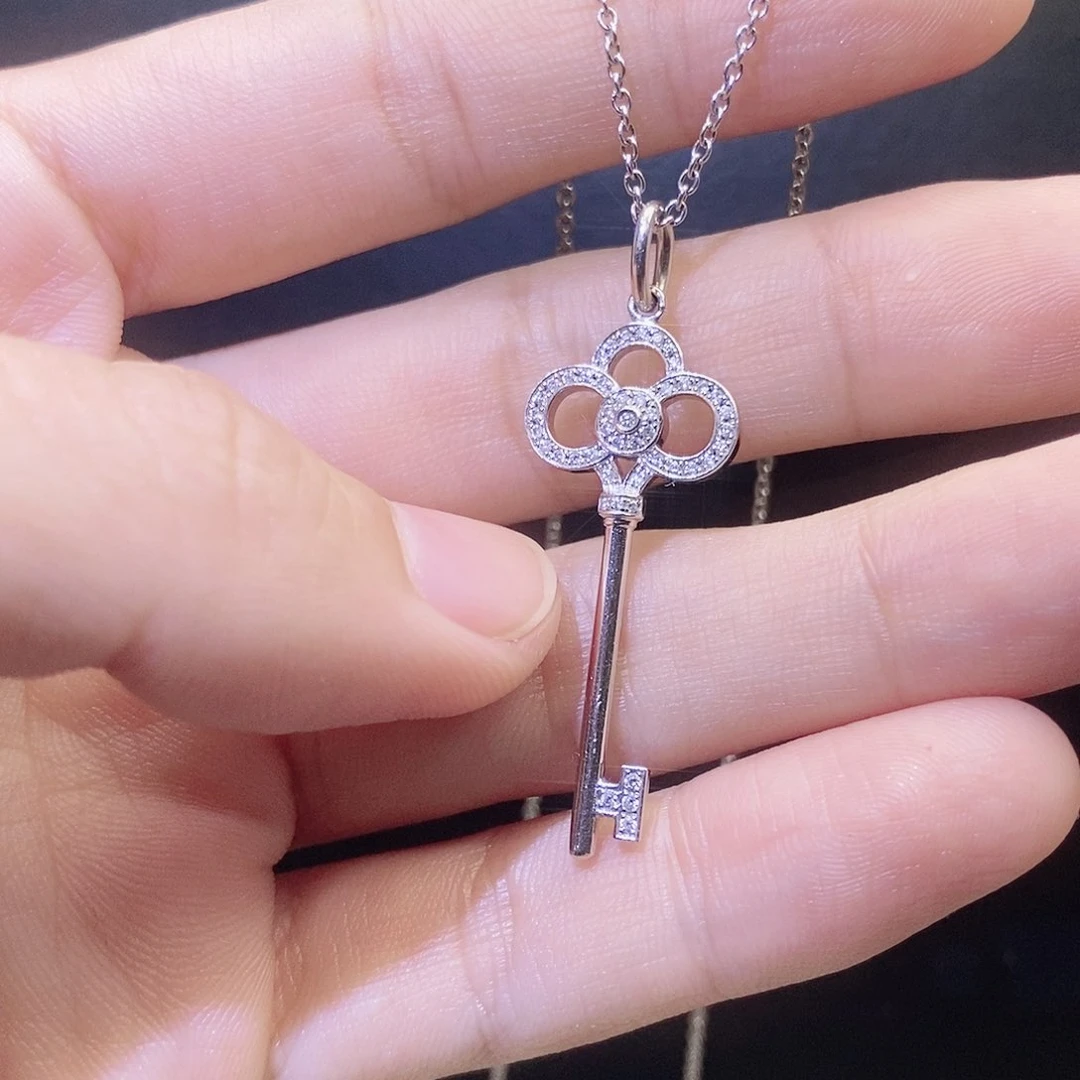 钻石项链18K金镶嵌皇冠钥匙项链K白