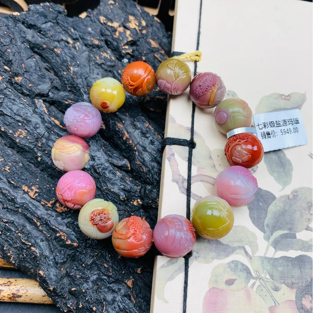 天然老矿原矿七彩盐源玛瑙手工精雕俏色山水圆珠手串