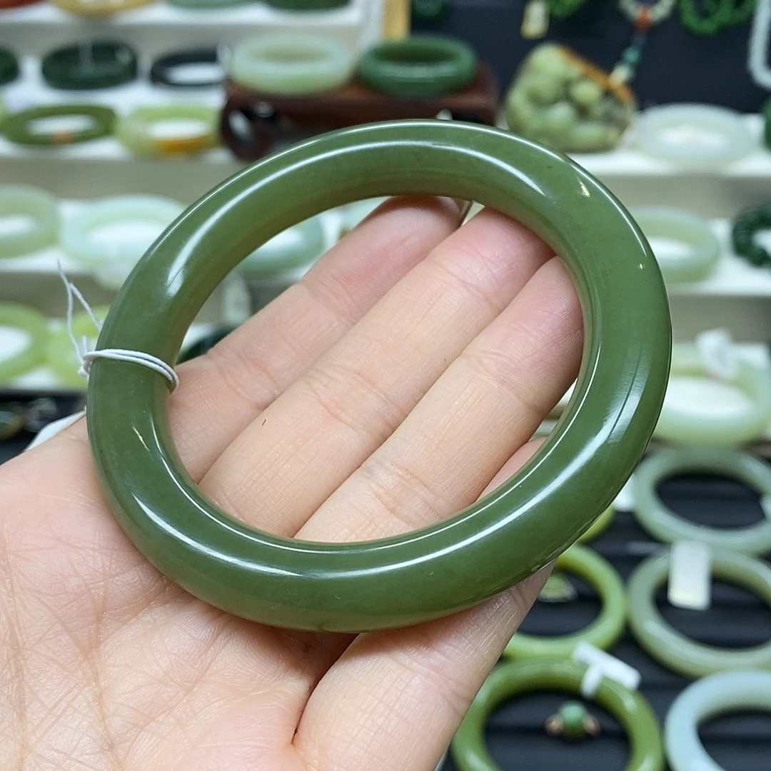 和田玉未镶嵌手镯