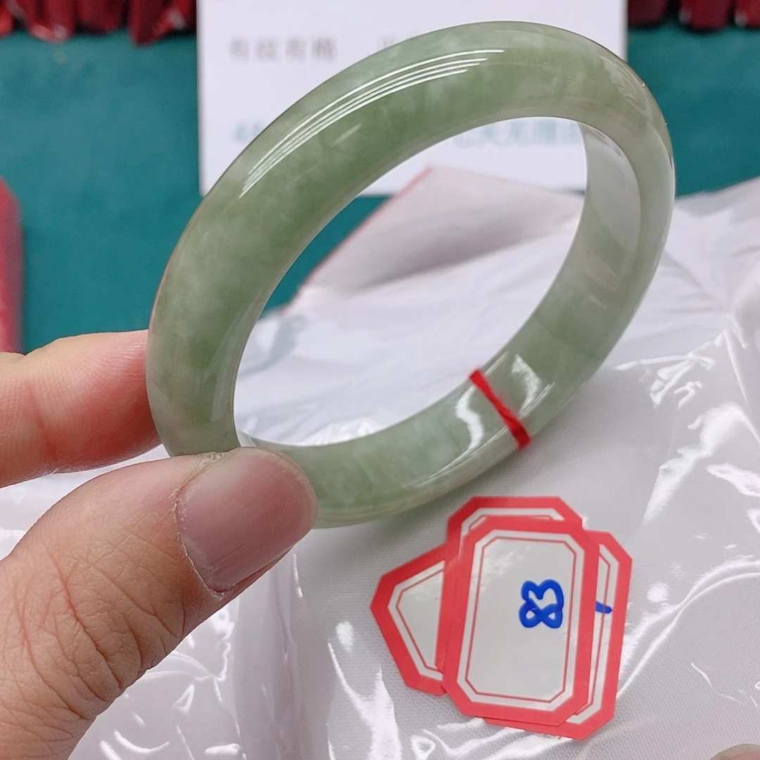 翡翠手镯未镶嵌西****?833333333333