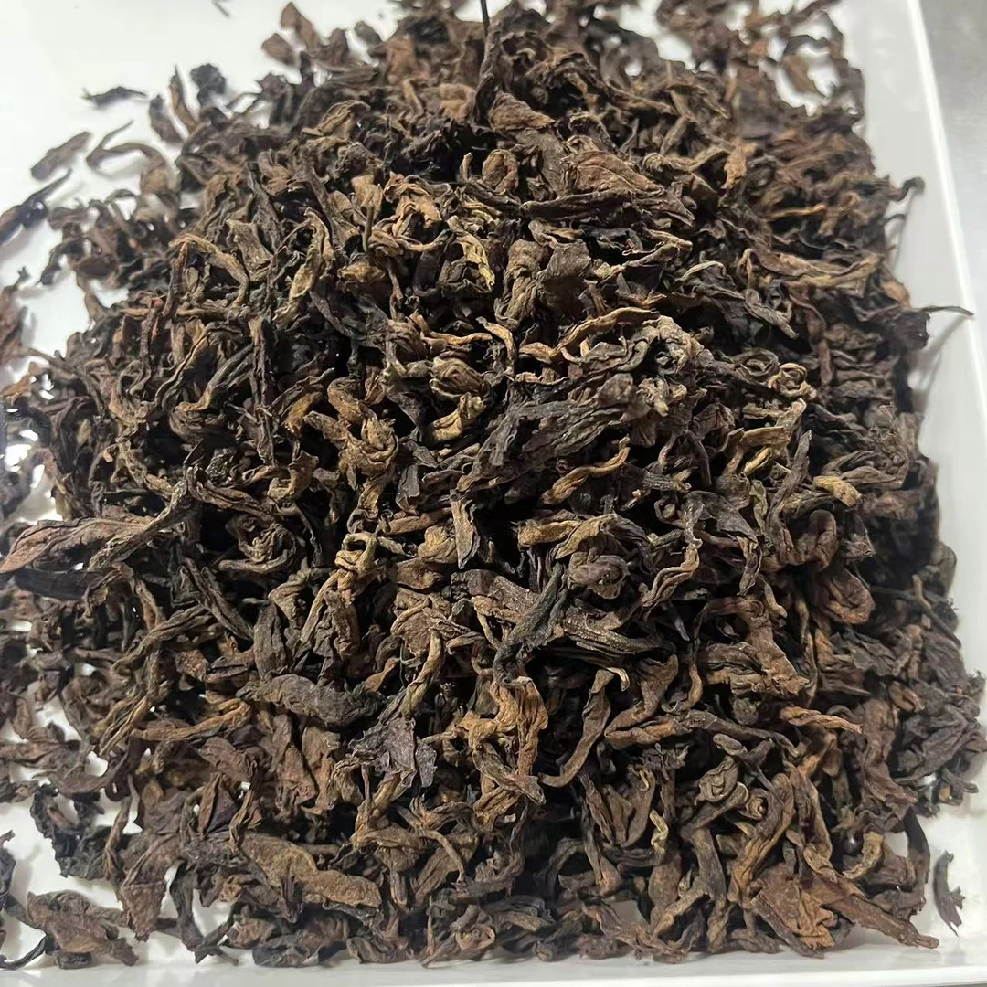 2018年班章古树大树黄片普洱散熟茶