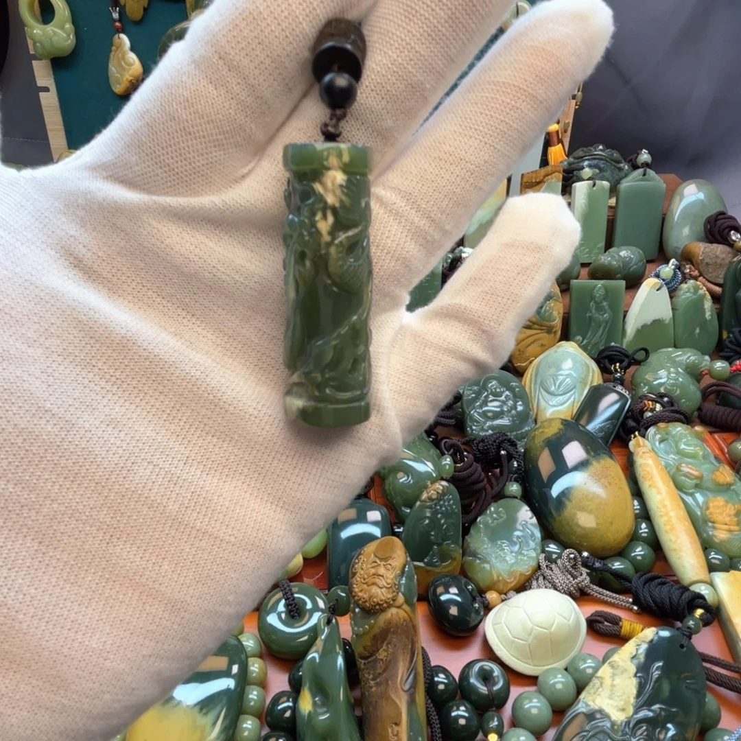 岫岩老玉（透闪石质玉）未镶嵌颈饰