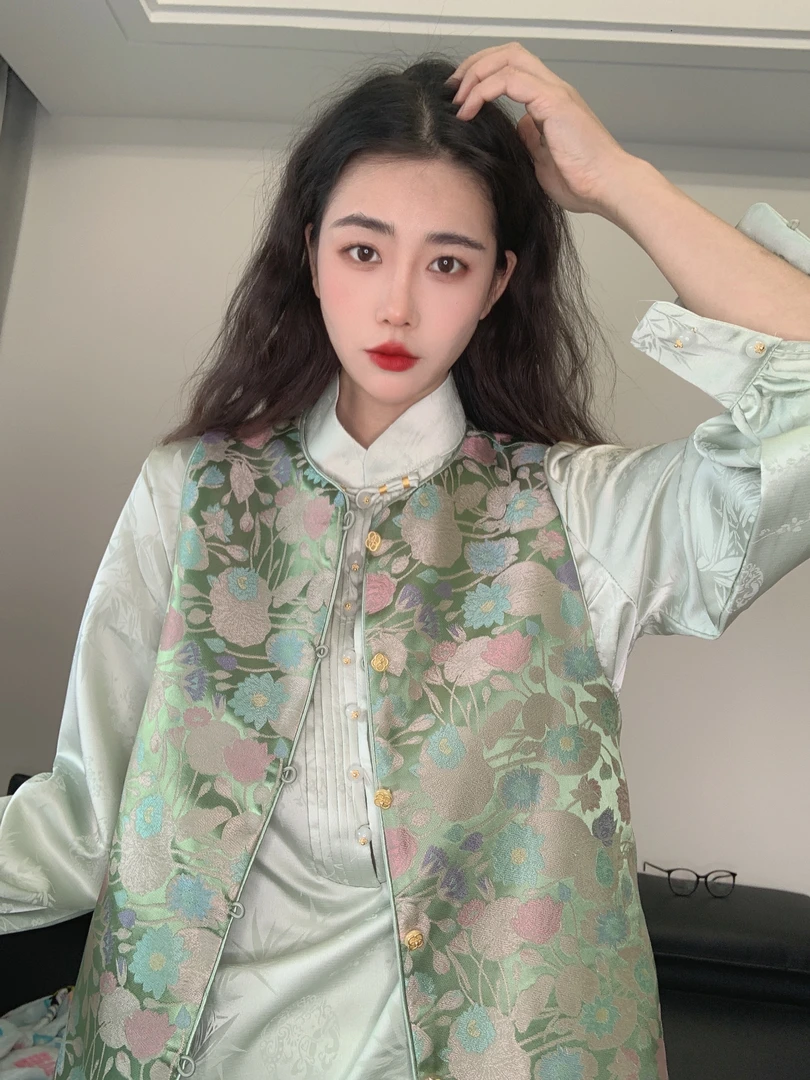 九月   春色满园  新款中式织锦显瘦国风中式复古手工汉服马甲