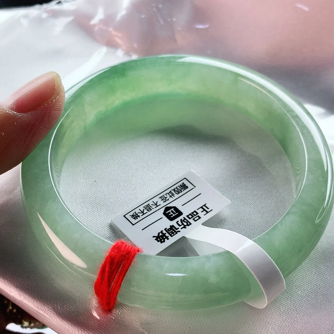 翡翠手镯未镶嵌58圈
