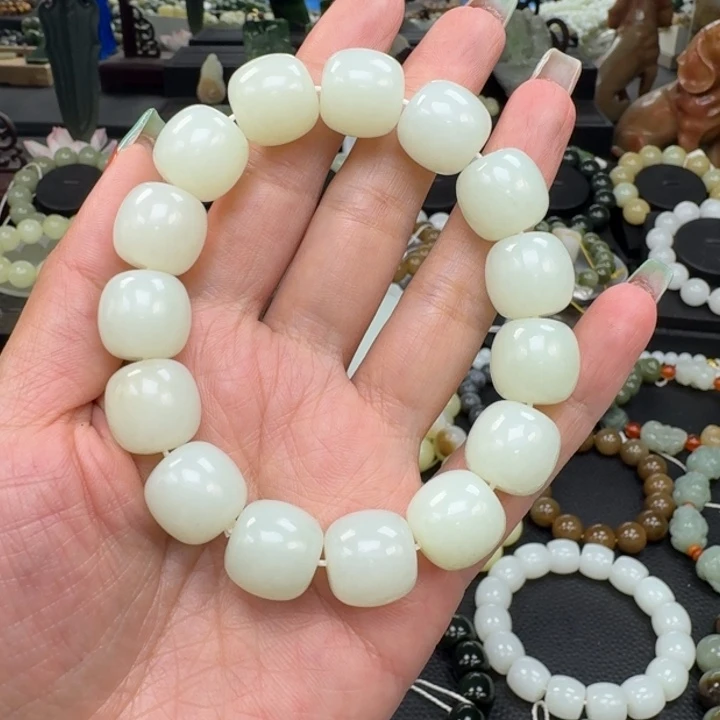 青***司和田玉未镶嵌手链