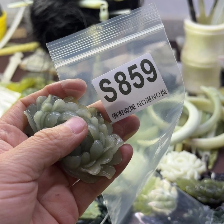 蛇纹石玉发饰合金。