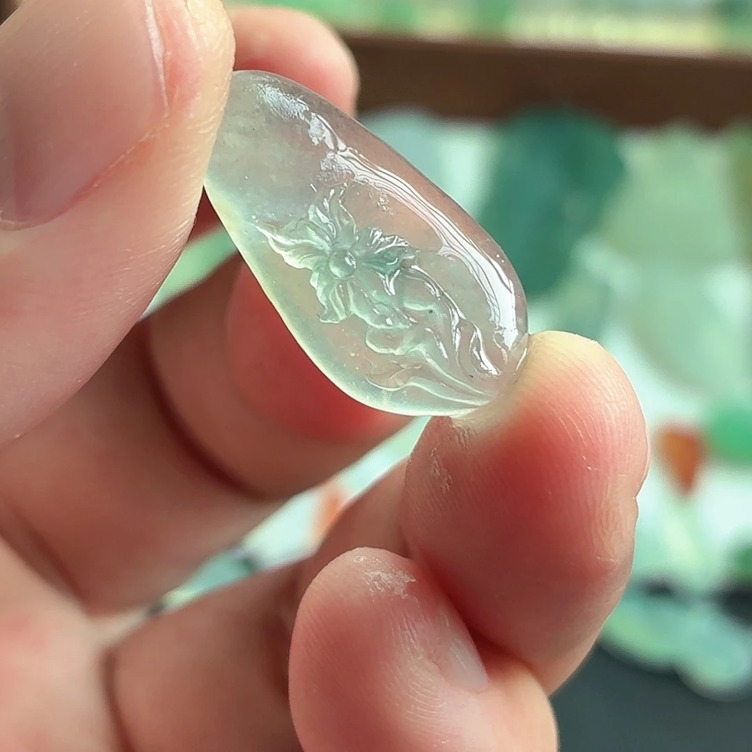 定制翡翠未镶嵌玉兰花