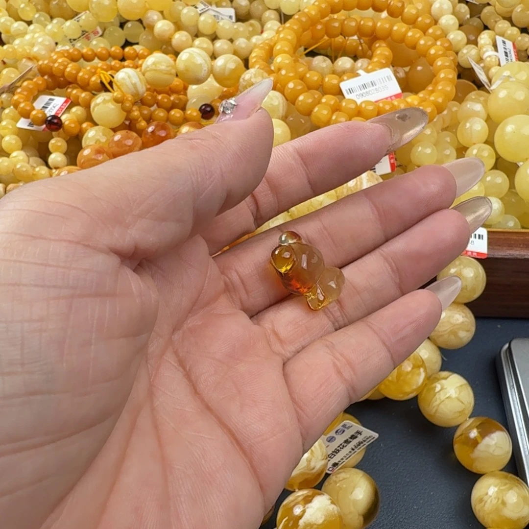 琥珀未镶嵌珠宝奇石