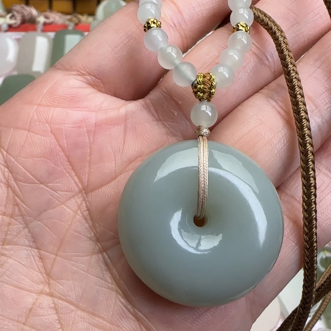 青***儿颈饰未镶嵌和田玉