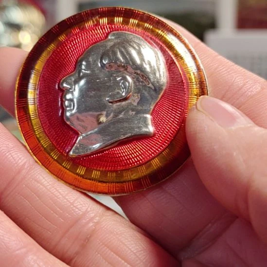 汉***男其他普通金属爷爷纪念章爷爷纪念章爷爷纪念