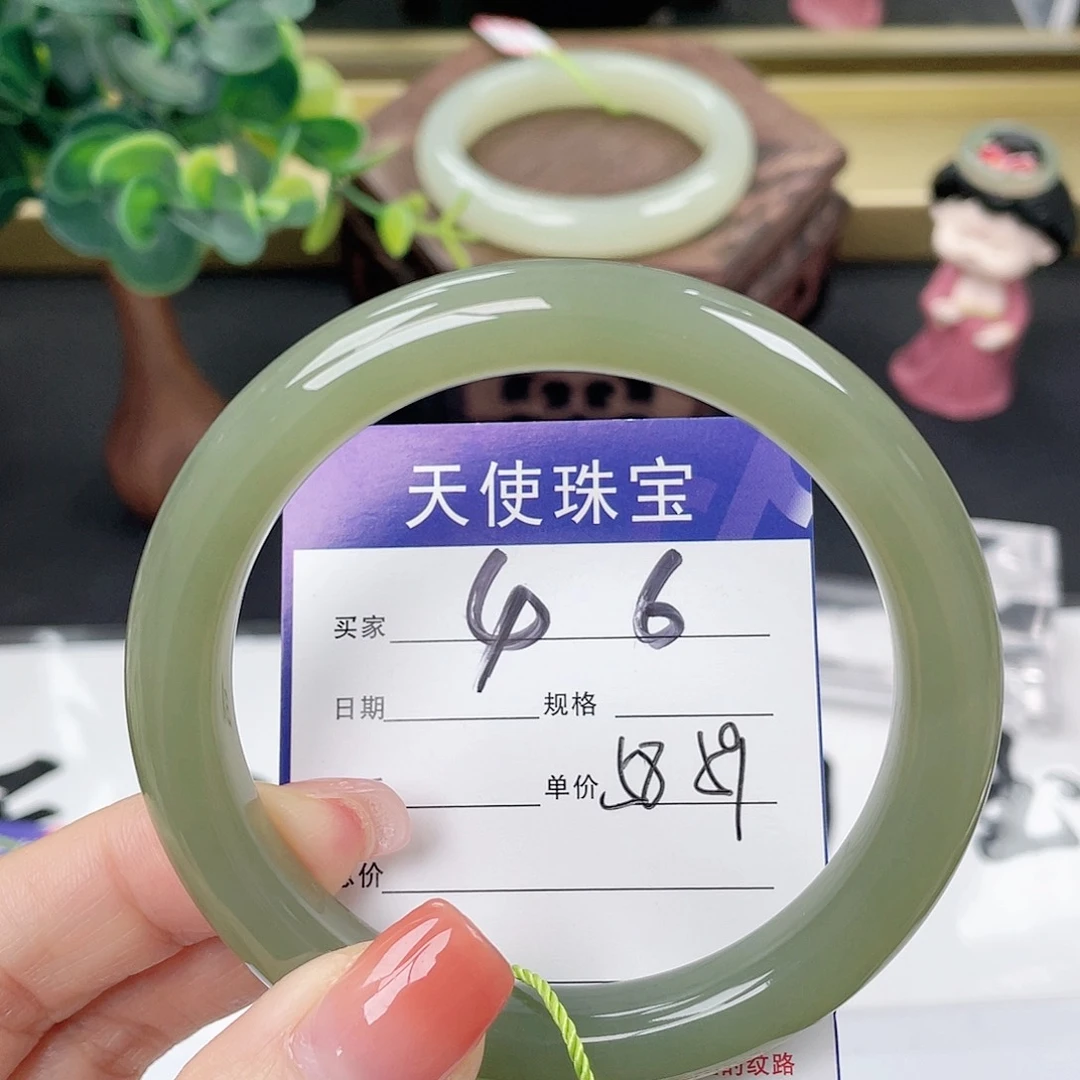 和田玉未镶嵌手镯