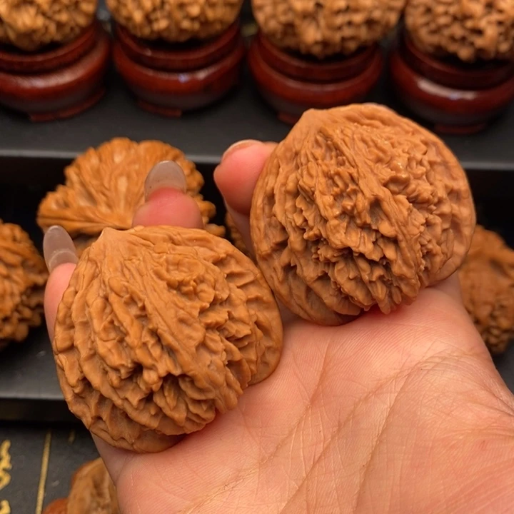 文玩核桃把件西****郭秦岭文玩核桃雪花狮子头42