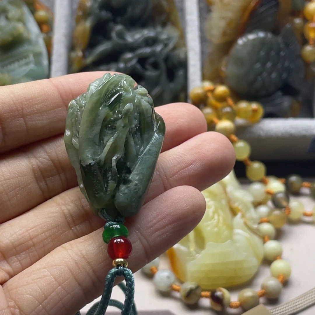 蛇纹石玉颈饰未镶嵌