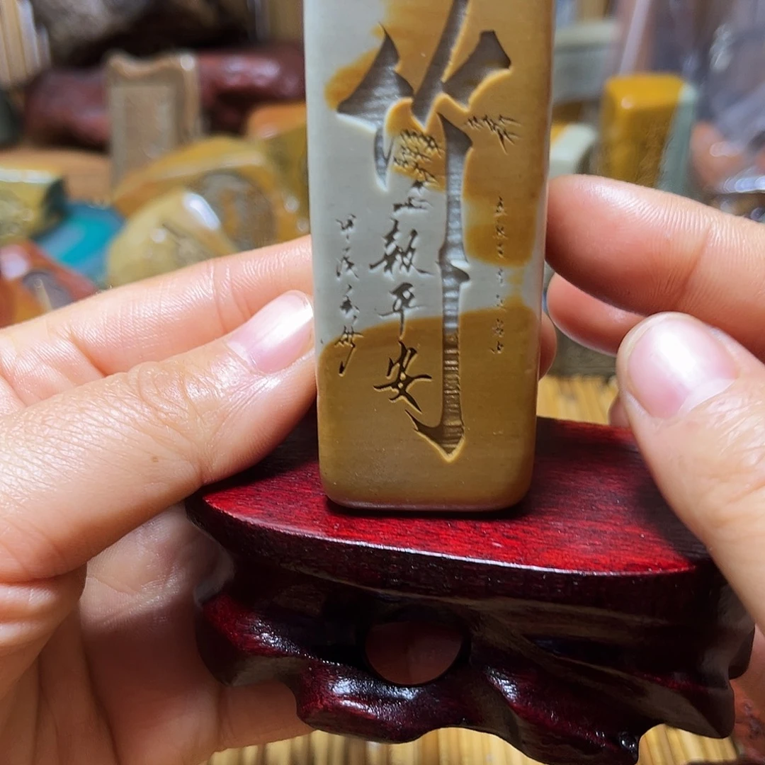 新疆原石雕刻手把件、